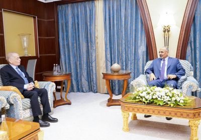 الرئيس الزُبيدي وسفير الأردن يبحثان الدعم العسكري والأمني