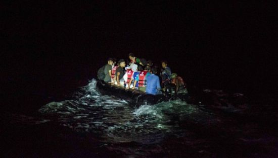 مصرع مهاجرين وفقدان آخرين في غرق قارب بالمتوسط