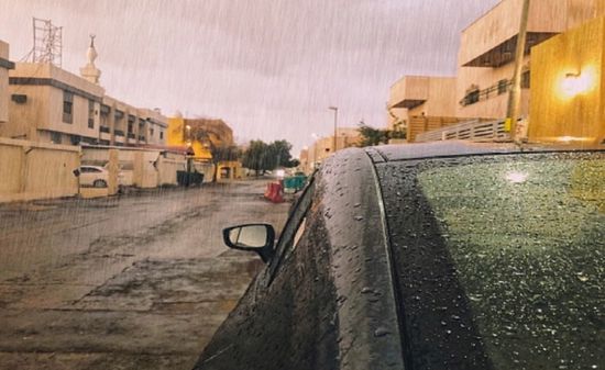 أمطار غزيرة تسقط بالمدينة المنورة