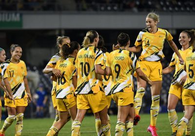 مدرب أستراليا للسيدات يدعو للتواضع بعد الفوز على إنجلترا