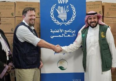 الغذاء العالمي بعدن يتسلم 3000 طن متري تمور من السعودية