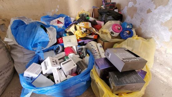 ضبط 150 كيلوجراما من مستحضرات التجميل منتهية الصلاحية بالشحر