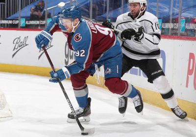 جولدن نايتس يهزم كراكن ويتصدر دوري هوكي الجليد