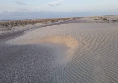 فتح الطريق الدولي برضوم وإزالة الرمال المتحركة