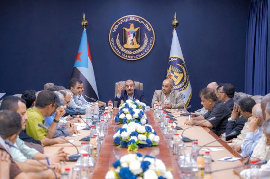 بن بريك يجتمع بقيادتي انتقالي عدن وأبين ويدعو لتعزيز وحدة الصف