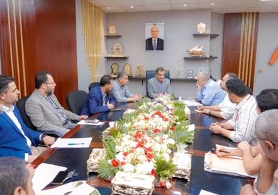 محافظ عدن يطلع على مستوى الخدمات بالمرافق الصحية