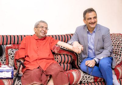 لملس يزور محافظ عدن الأسبق ويطمئن على صحته