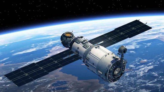 السعودية تطلق قمرًا اصطناعيًا