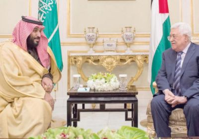 ولي العهد السعودي يستعرض مع محمود عباس الأوضاع بالقدس