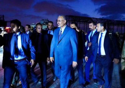 الرئيس الزُبيدي يصل إلى عدن عقب زيارة رسمية بالسعودية