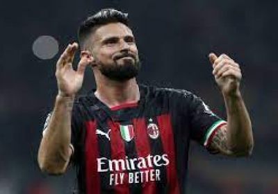 جيرو يجدد عقده مع ميلان لعام جديد