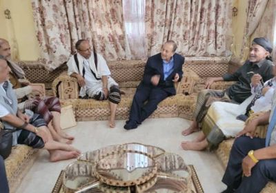 فريق الحوار الجنوبي يطمئن على اللواء الصبيحي: رمز عسكري وقدوة