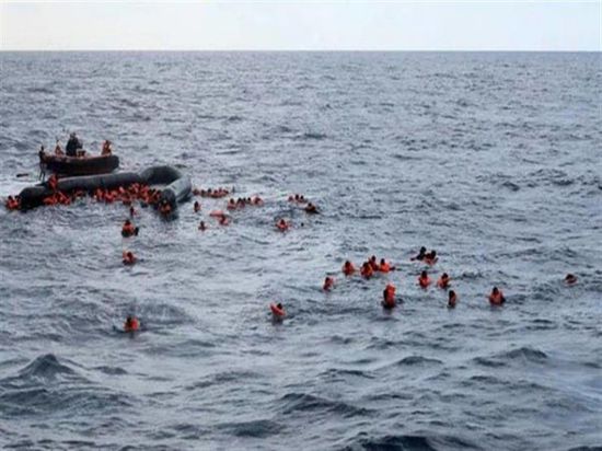 مقتل شخص ونجاة 47 مهاجرًا بغرق مركب باليونان