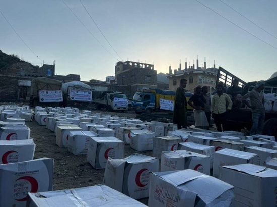 3 مناطق في أبين تستقبل مساعدات غذائية إماراتية