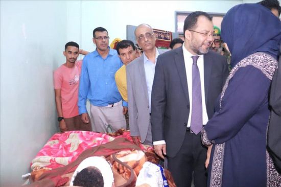 "إغاثية الانتقالي" تعايد المرضى في مستشفيات عدن بالهدايا