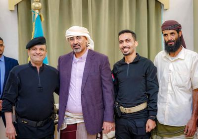 لليوم الثاني.. مقر الانتقالي قِبلَة المواطنين لتهنئة الرئيس الزُبيدي بحلول العيد