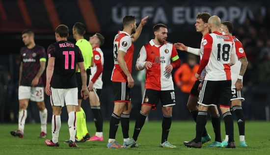 فينوورد يهزم أوتريخت ويقترب من لقب الدوري