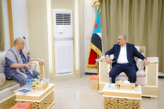 الرئيس الزُبيدي يكلف "التخطيط" بتعزيز التعاون الدولي لتسريع التنمية