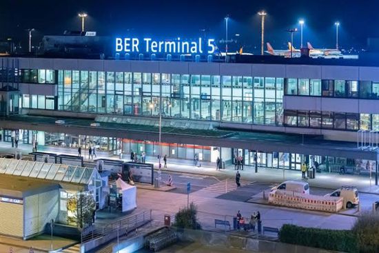 توقف الرحلات الجوية في مطاري برلين وهامبورج