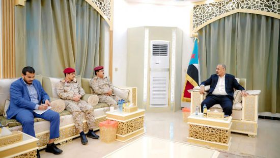 الرئيس الزُبيدي يوجه "الدفاع" برفع الجاهزية القتالية في الجبهات