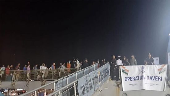 سفينة هندية قادمة من السودان تحمل 278 شخصًا تصل السعودية