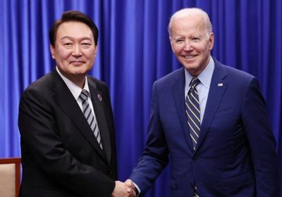 بايدن يستقبل نظيره الكوري الجنوبي بواشنطن