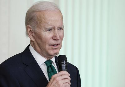 بايدن: ترامب يمثل خطرًا على الديمقراطية