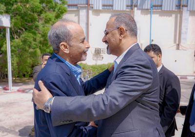 الرئيس الزُبيدي يرحب باللواء الصبيحي في عدن ويثني على صموده