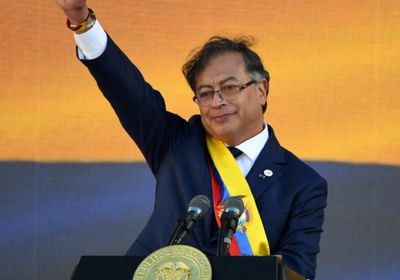 الرئيس الكولومبي يغرق تويتر بالتغريدات