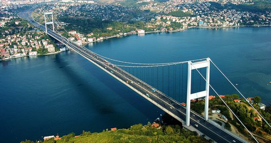 توقف حركة مرور السفن عبر مضيق البوسفور