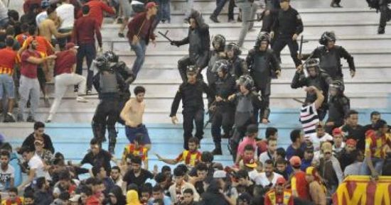 الكاف يدين بشدة شغب المشجعين