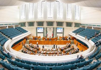 الكويت تحل مجلس الأمة وتدعو إلى انتخابات جديدة