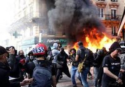 احتجاجات عنيفة في فرنسا بعيد العمال ضد نظام التقاعد