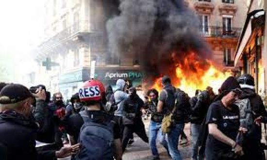 احتجاجات عنيفة في فرنسا بعيد العمال ضد نظام التقاعد