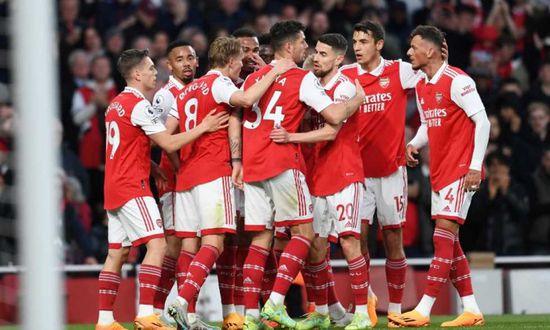 آرسنال يستعيد صدارة الدوري الإنجليزي بثلاثية في تشيلسي