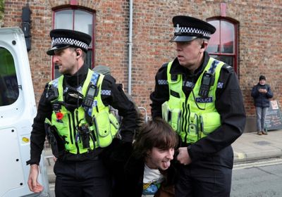 الشرطة اللندنية تعتقل رجلًا مسلّحًا قبل تتويج الملك تشارلز