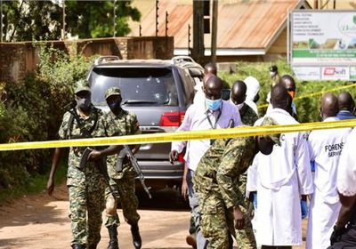 الحارس الشخصي يقتل وزير الدفاع الأوغندي ويصيب مساعده