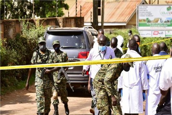 الحارس الشخصي يقتل وزير الدفاع الأوغندي ويصيب مساعده