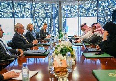 آل جابر وليندركينج يبحثان تطورات جهود حل النزاع باليمن