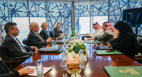 آل جابر وليندركينج يبحثان تطورات جهود حل النزاع باليمن