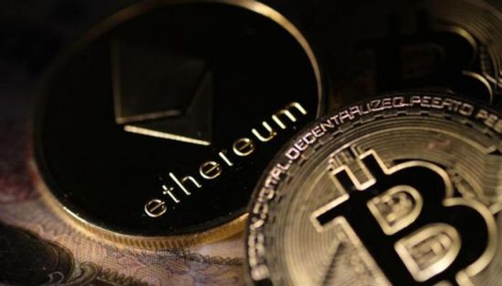 "بيتكوين" تصعد وتخالف اتجاه سوق العملات الرقمية 