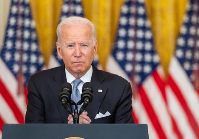 بايدن يتهم الجمهوريين بأخذ الاقتصاد "رهينة"