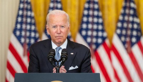 بايدن يتهم الجمهوريين بأخذ الاقتصاد "رهينة"