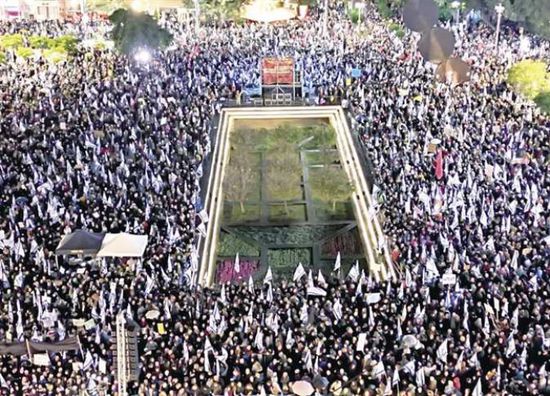 آلاف الإسرائيليين يشاركون باحتجاجات ضد التعديلات القضائية