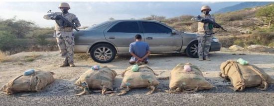 الأفواج الأمنية السعودية تضبط 3 يمنيين بحوزتهم قات في العارضة