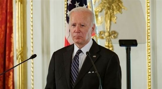 بايدن يدعو الكونغرس لحظر الأسلحة