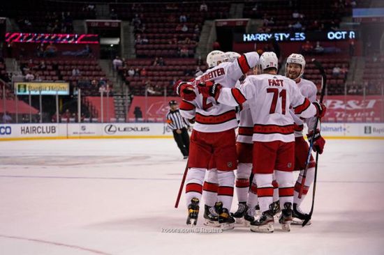 ثنائية نيتشاس تقود هوريكانز لسحق ديفلز