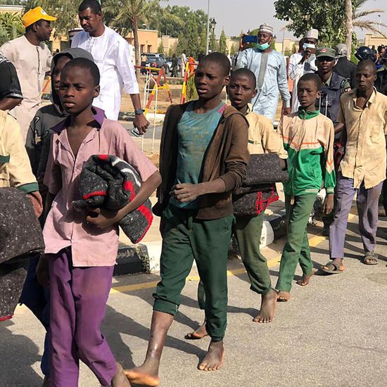 مسلحون يفرجون عن 11 شخصًا من أصل 25 مختطفين