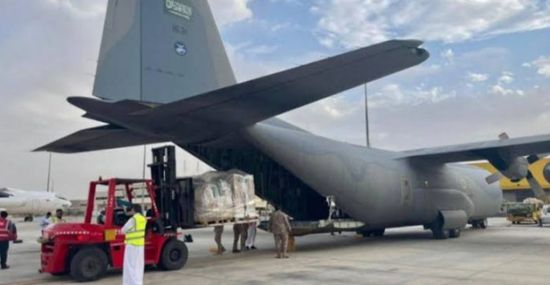 وصول الطائرة الإغاثية السعودية إلى مطار بورتوسودان