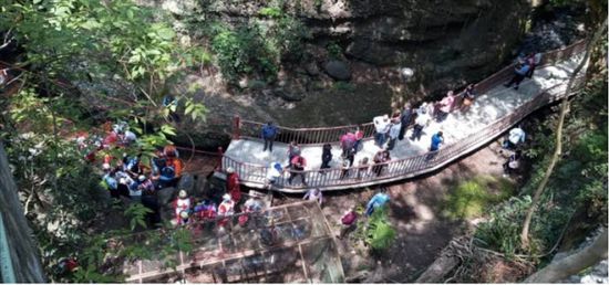 27 جريحا بانهيار جسر للمشاة بالقرب من هلسنكي